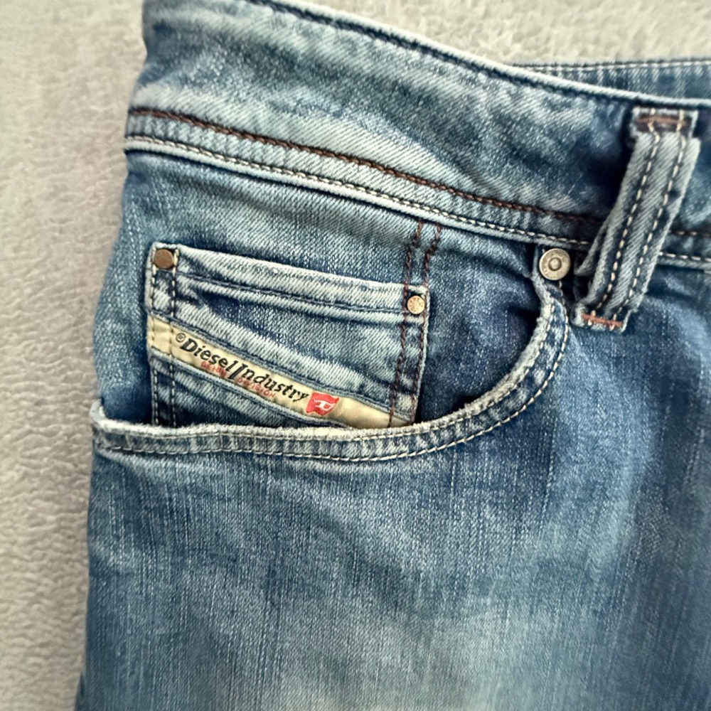 Diesel Larkee-Relaxed Jeans Mens 33x30 Blue Wash Comfort Straight Distressed - Picture 4 of 11